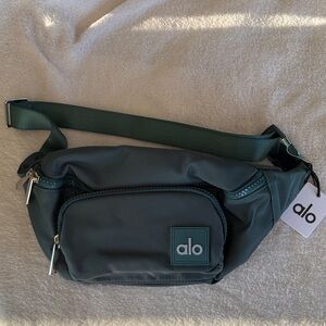 ALO Yoga Winter Ivy Explorer Fanny Pack- Unisex